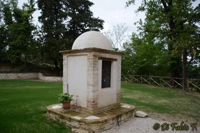 L' Antico Pozzo Country House Monsampietro Morico Bagian luar foto